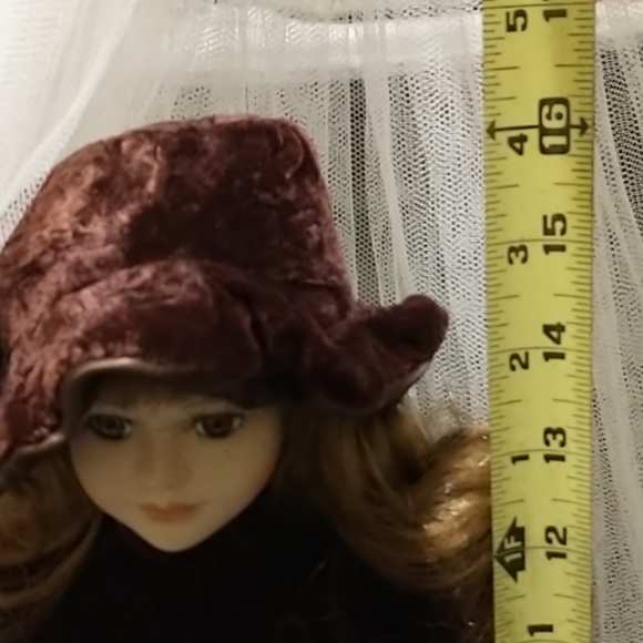 Collectable Doll on Stand! - Picture 6 of 15